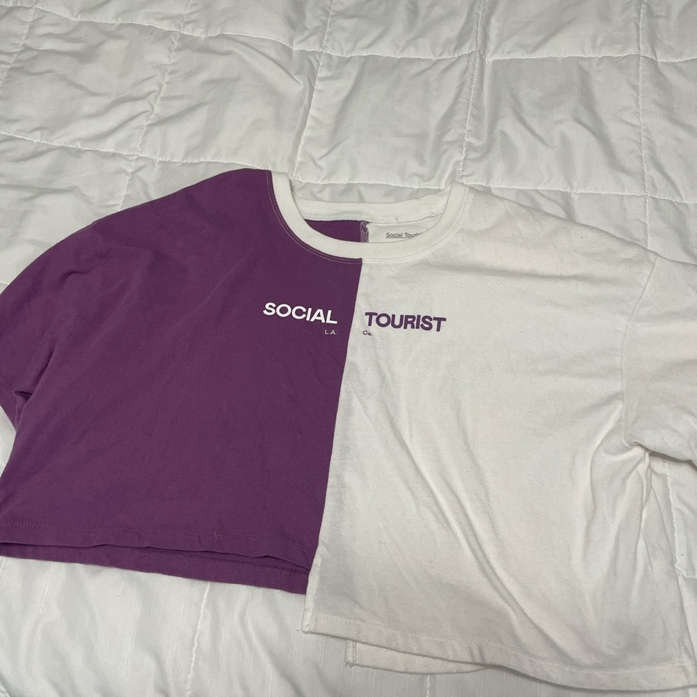 Social Tourist - Hollister Tee. Size large